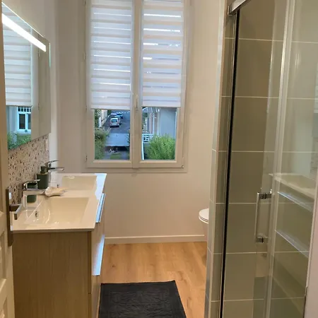 L Atelier De Leon * באיו